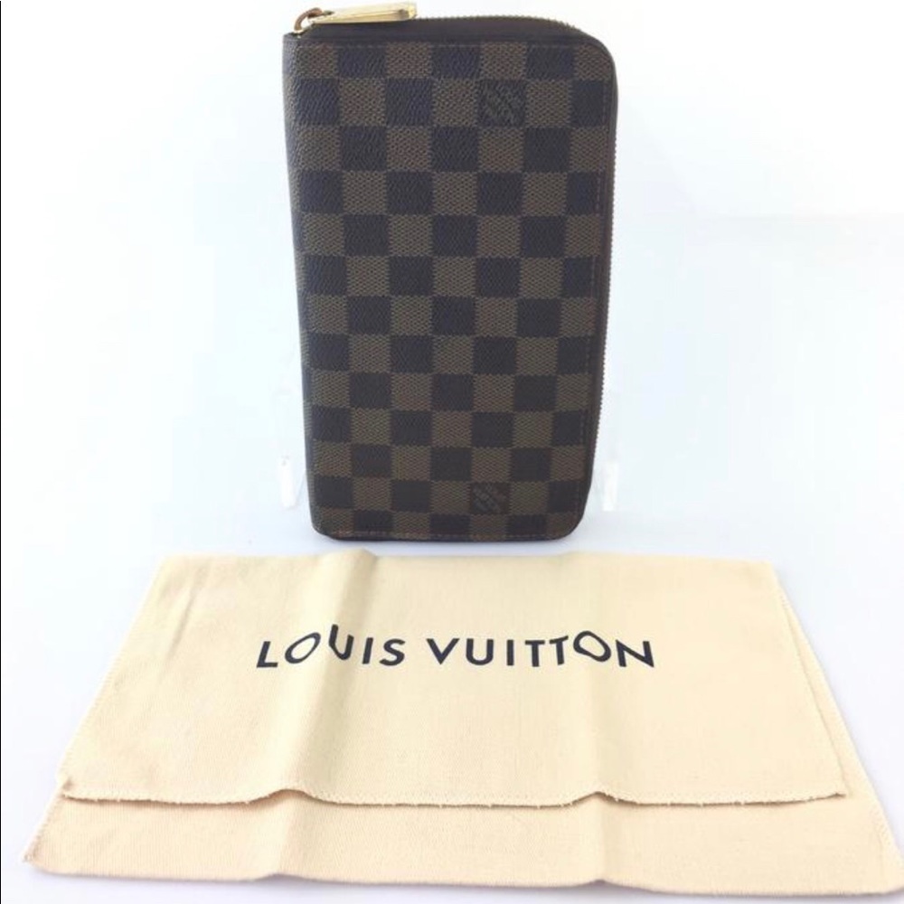 Authentic Louis Vuitton Zippy Wallet